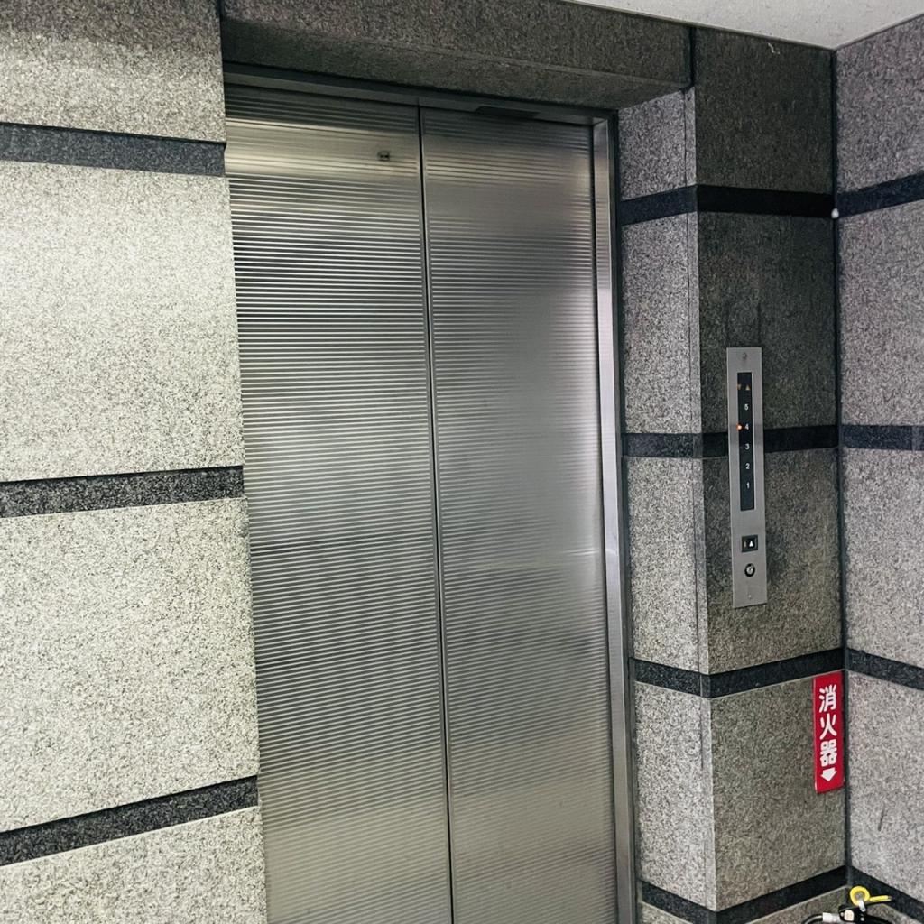 稲垣ビルのエレベーター
