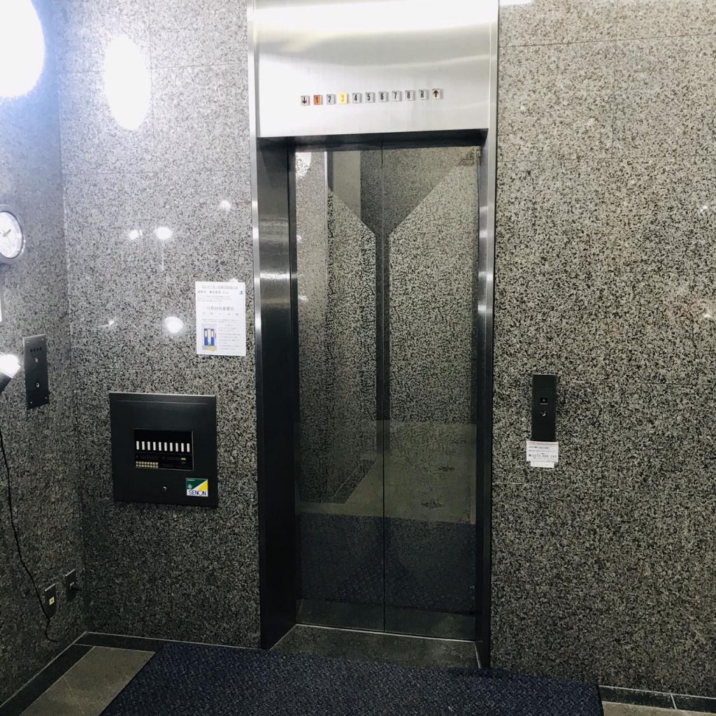東秋葉原ビルのエレベーター