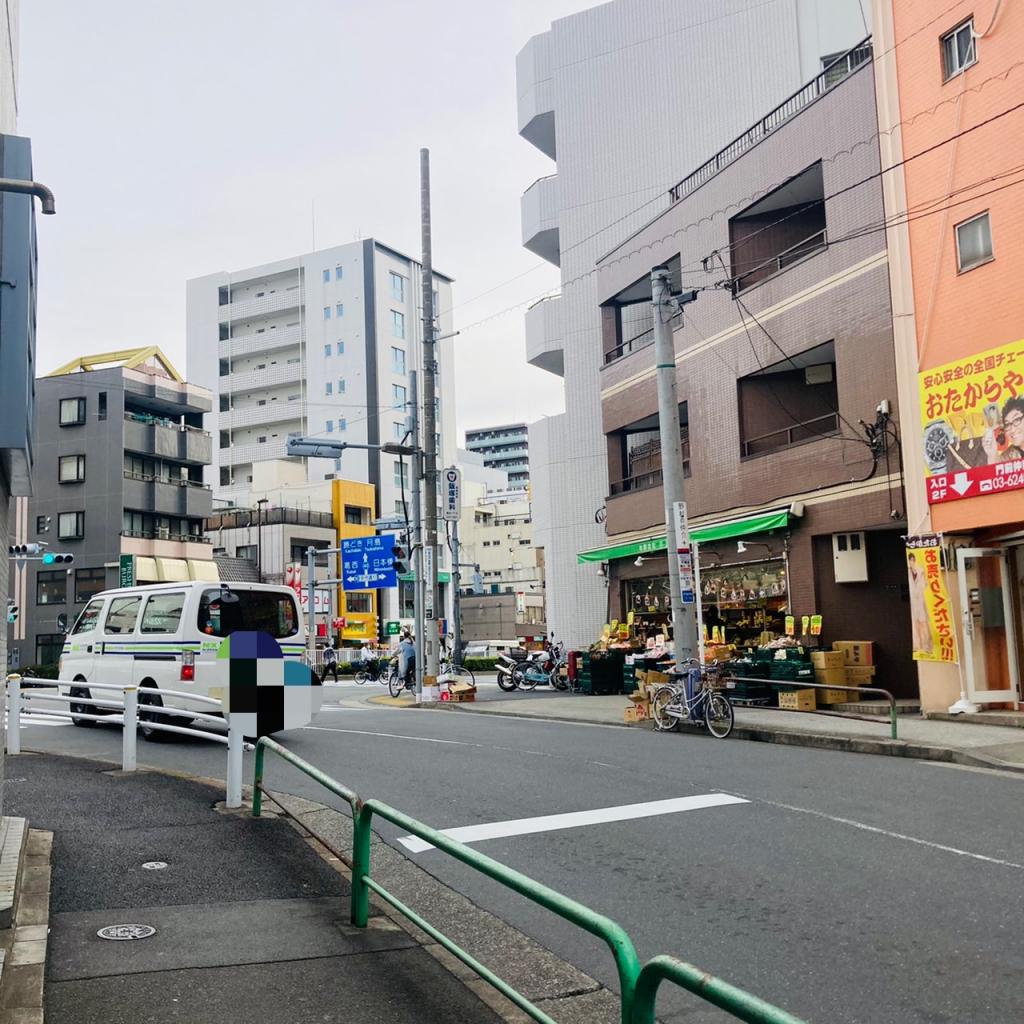 東京建設自労会館の前面道路