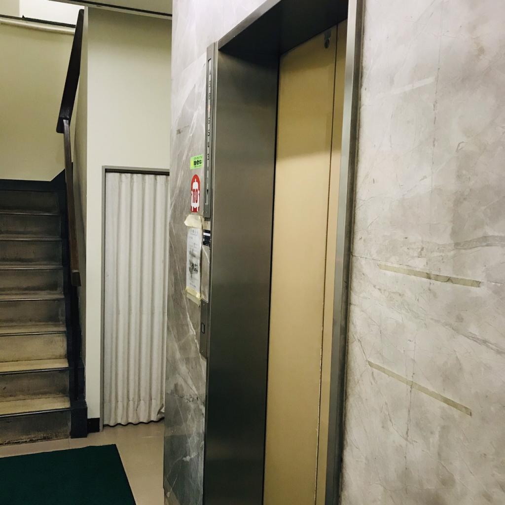 岩尾ビルのエレベーター