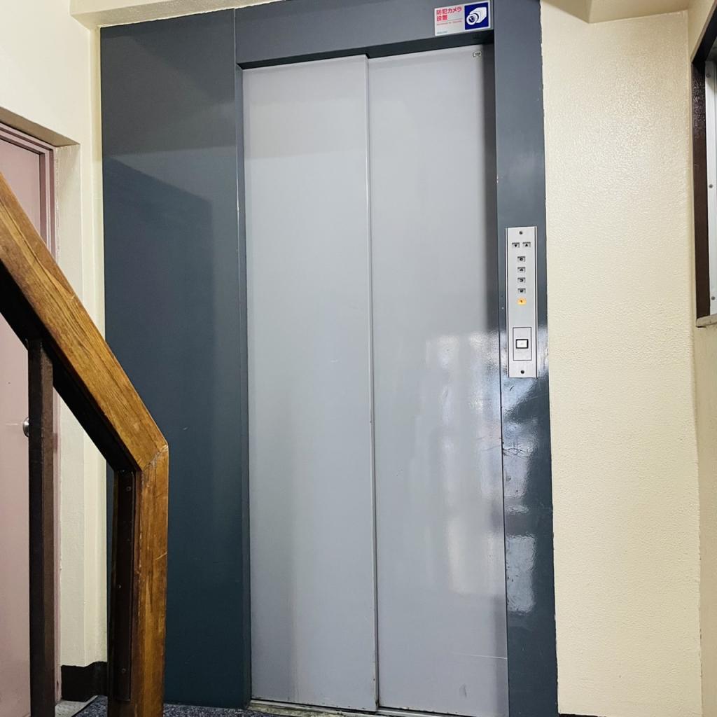 佐藤ビルのエレベーター