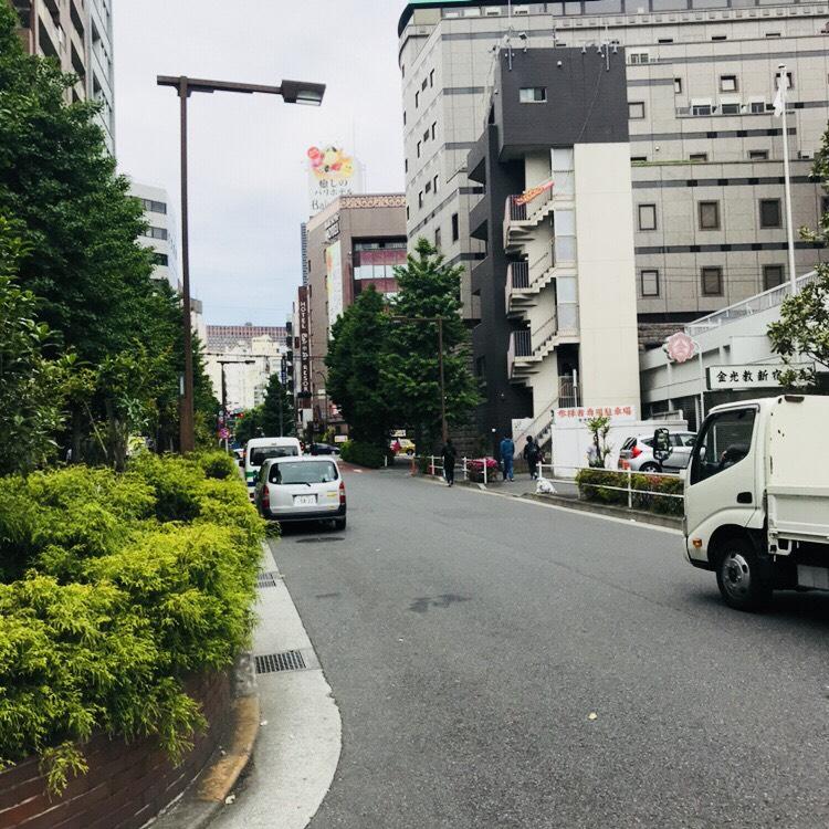 新宿松喜ビルのビル前面道路