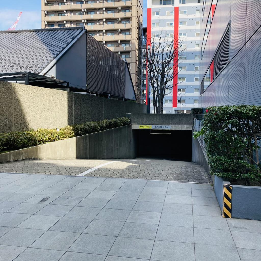 横浜花咲ビルの駐車場