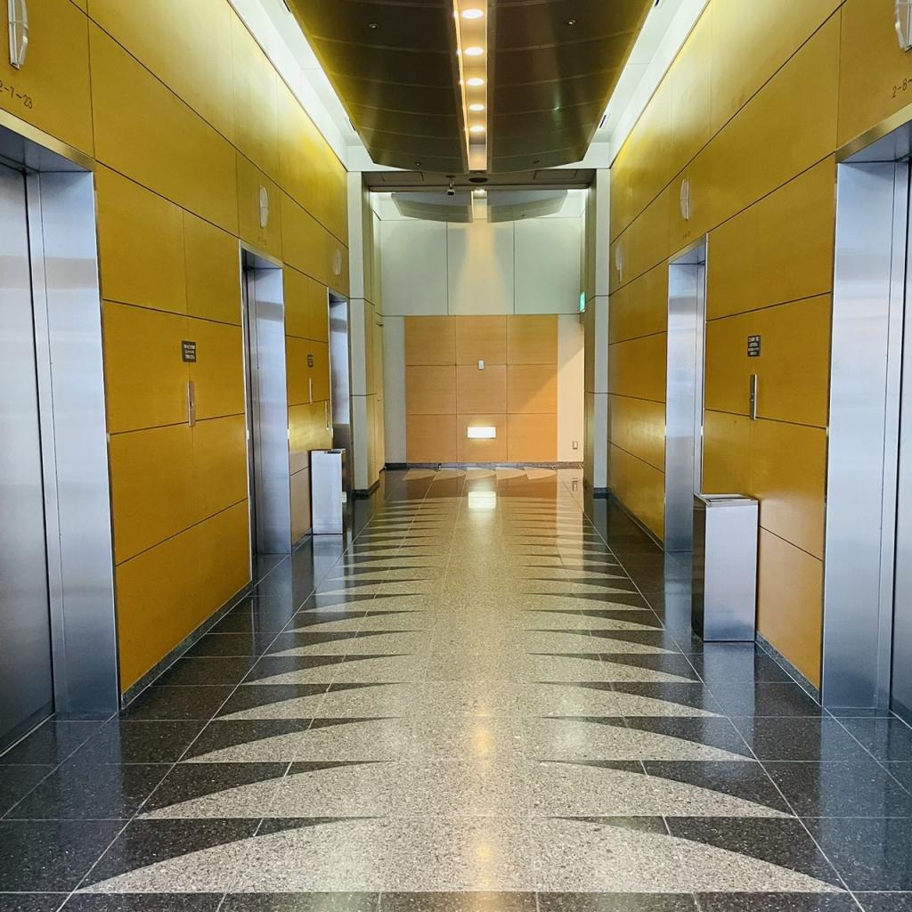 ナディアパーク（ビジネスセンタービル）のエレベーターホール