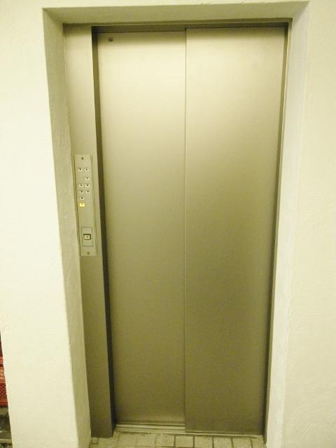 第二多七ビルのエレベーター