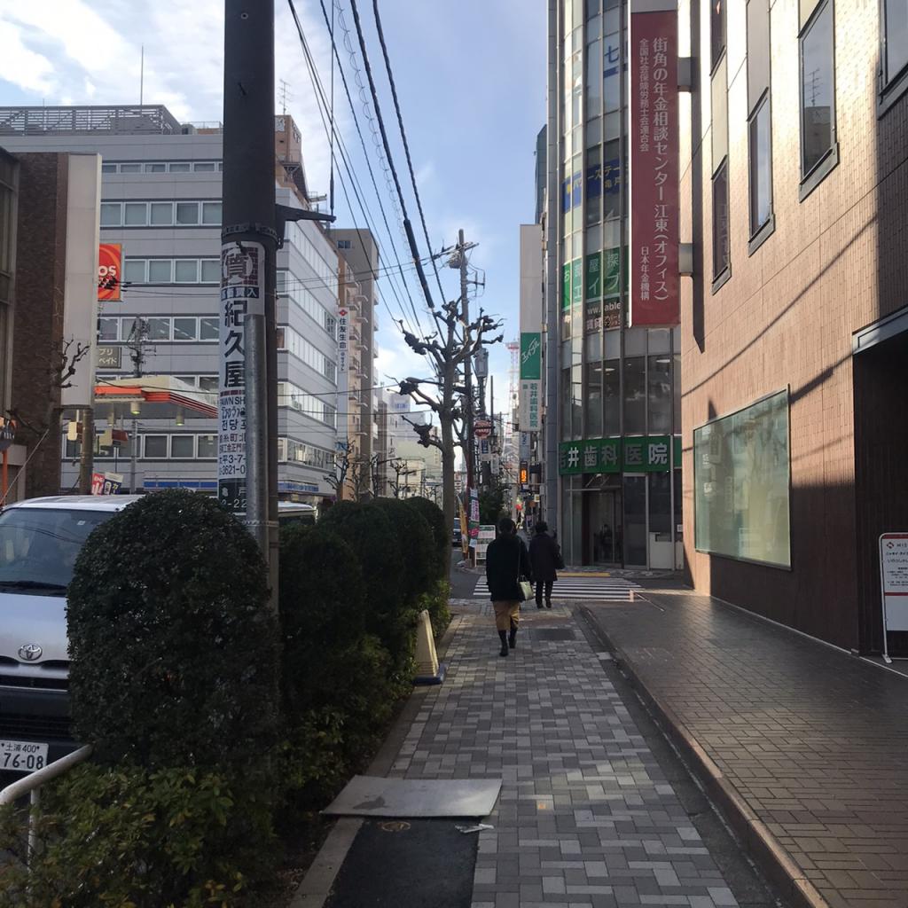 日本生命亀戸ビルのビル前面道路