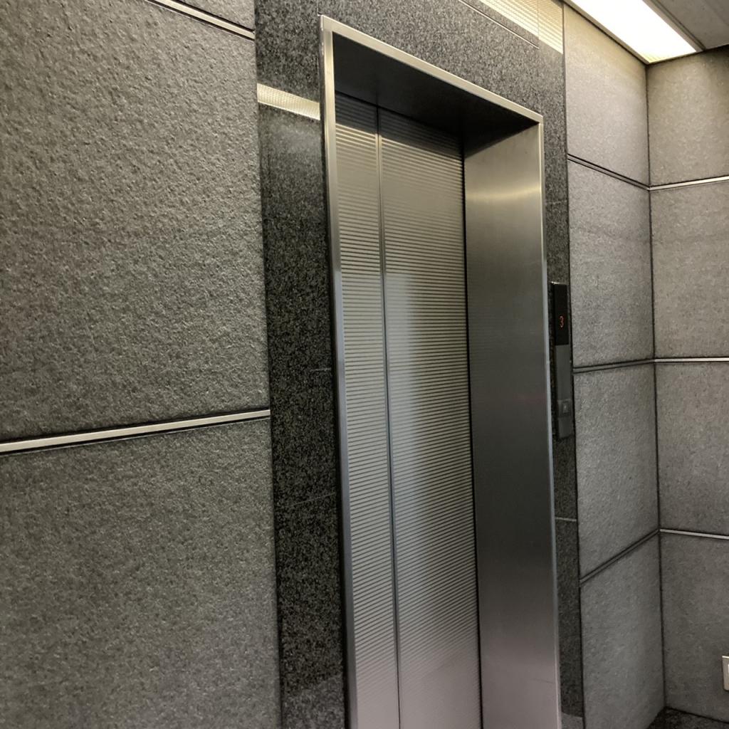 マツダビルのエレベーター