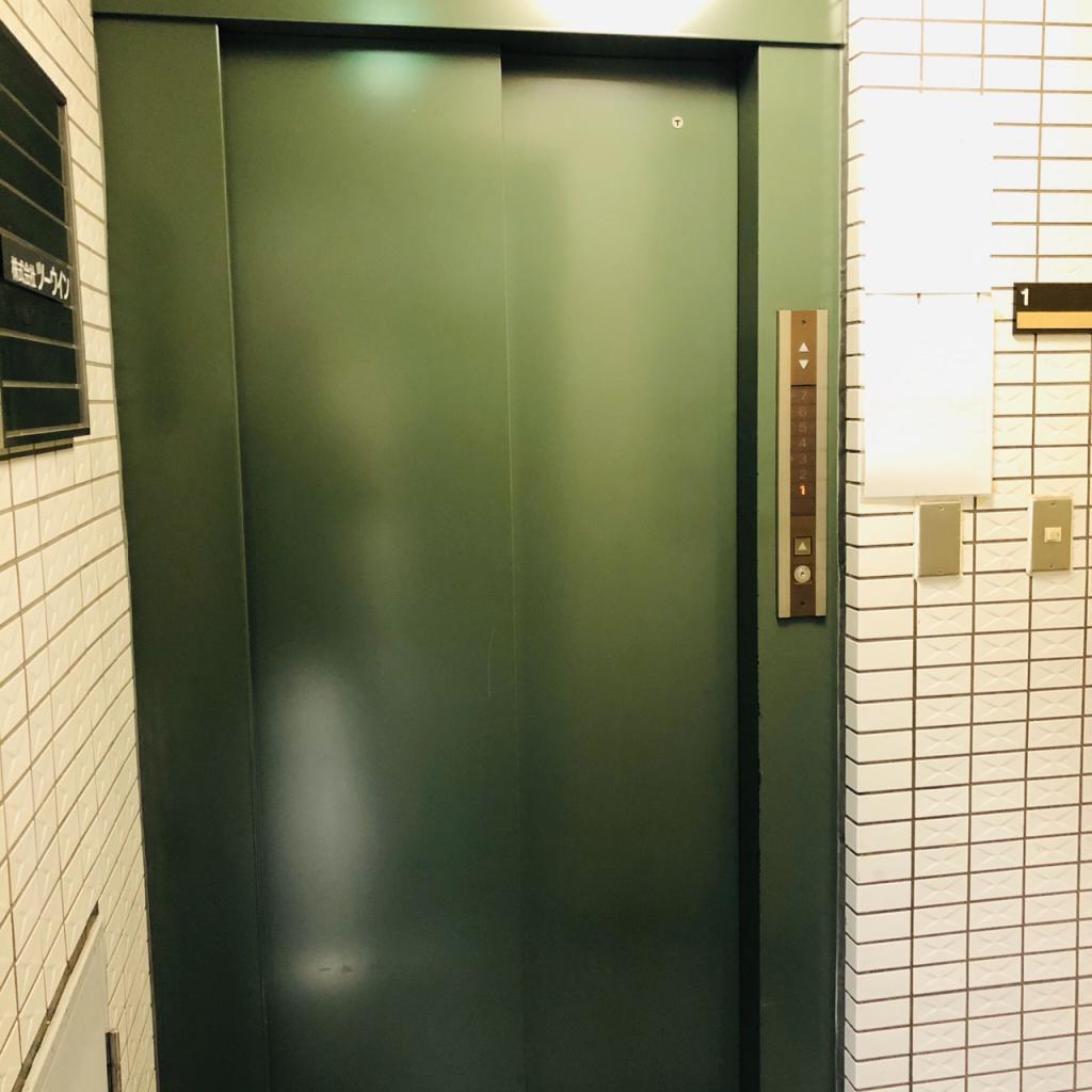 湯島加藤ビルのエレベーター