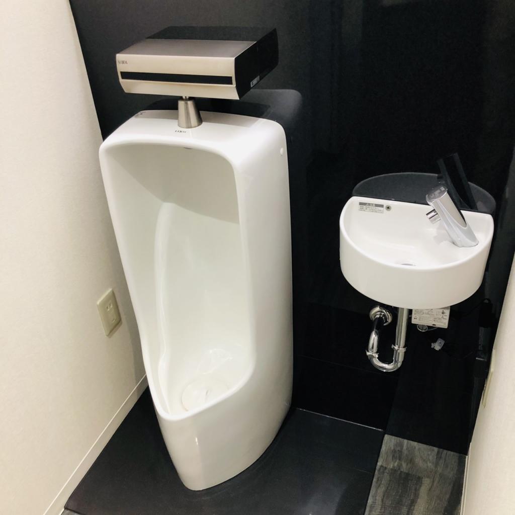 パール飯田橋ビルの男子トイレ