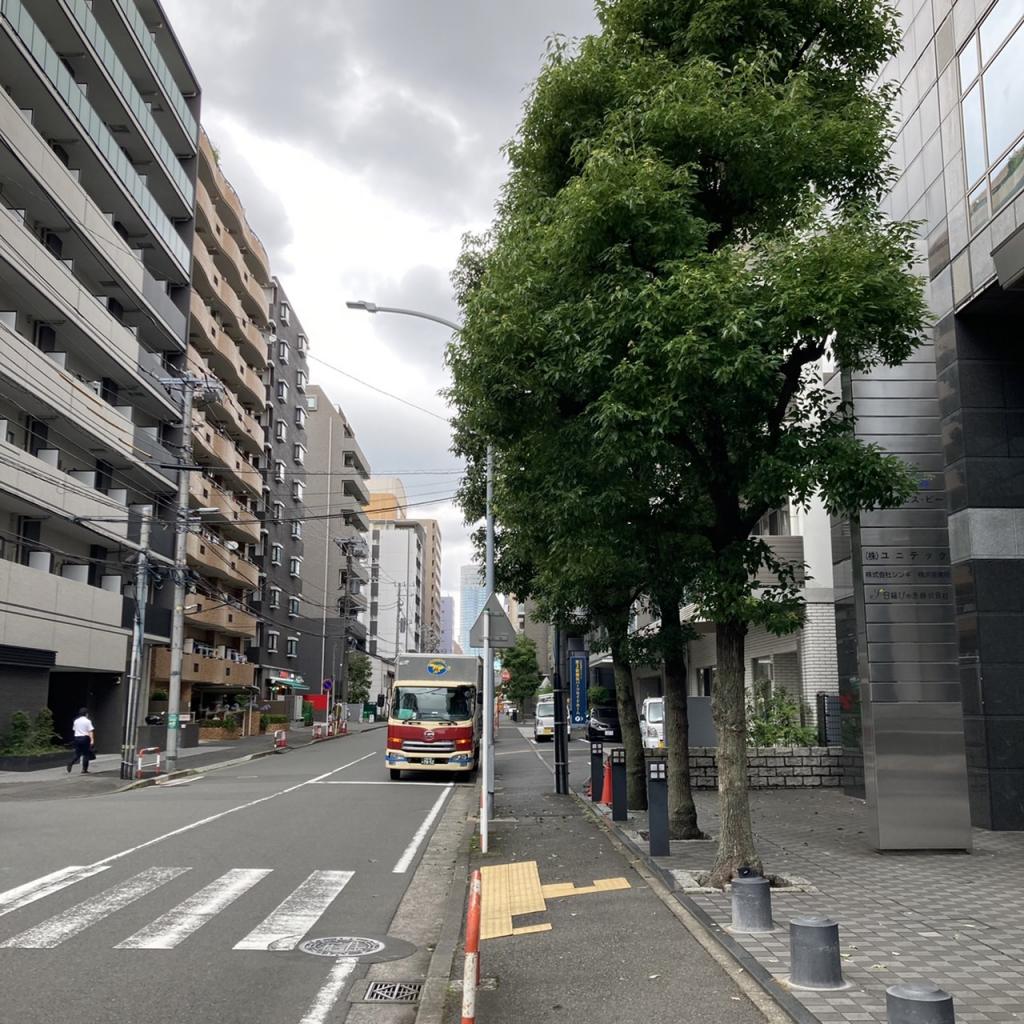 新横浜ファーストビルのビル前面道路