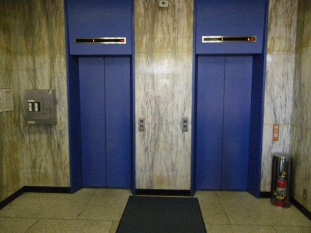 晴花ビル（ビジョンオフィス新宿）のエレベーター