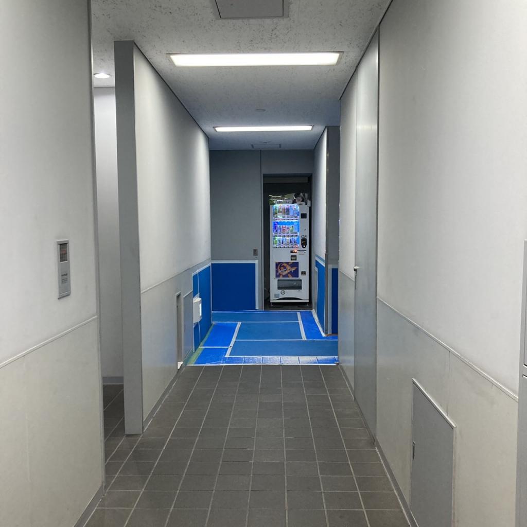新横浜ＴＥＣＨビル Ｂ館のエントランス