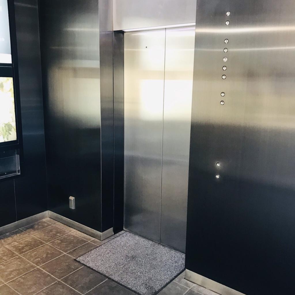 銀座４丁目タワーのエレベーター