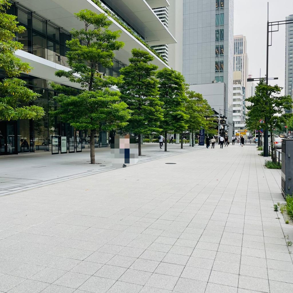 虎ノ門ヒルズビジネスタワーの前面歩道