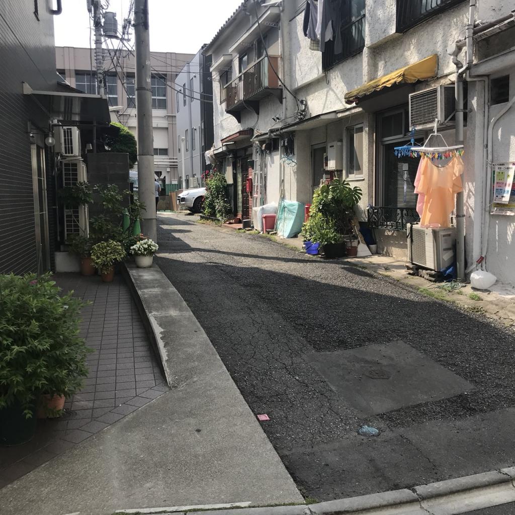 新宿ＹＴビルのビル前面道路