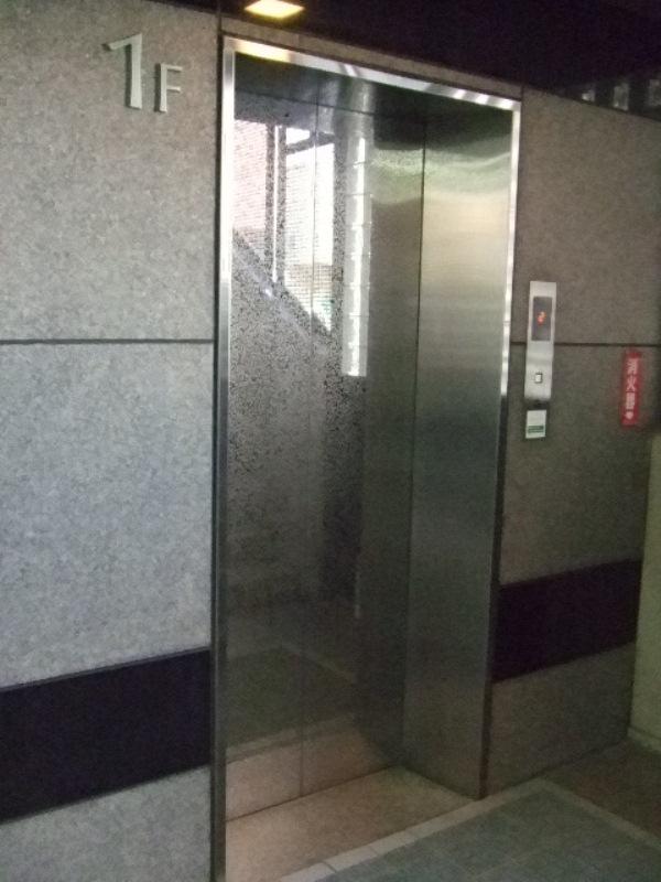アドバンスビルのエレベーター