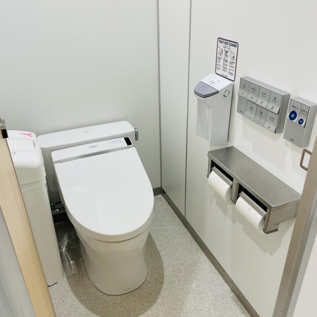 鎌倉河岸ビルの基準階トイレ