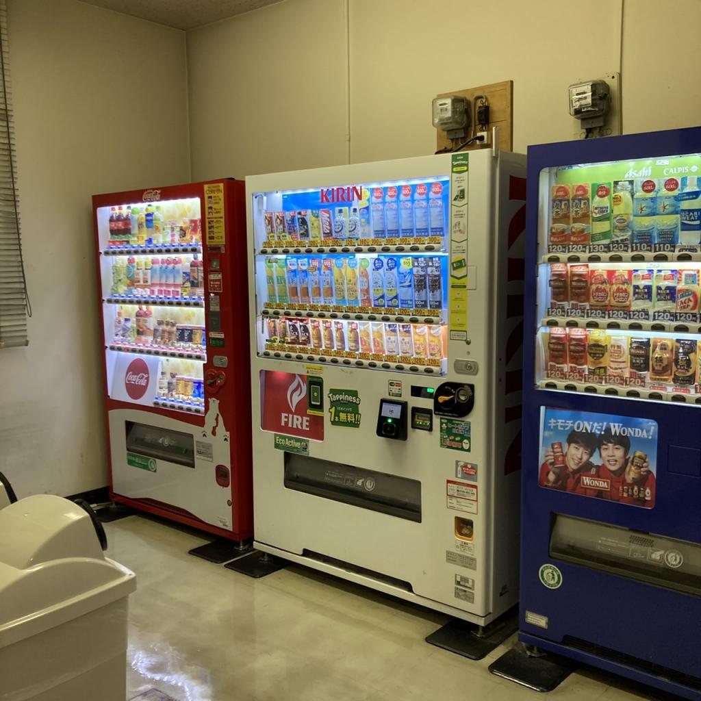 新横浜交通ビルの自動販売機