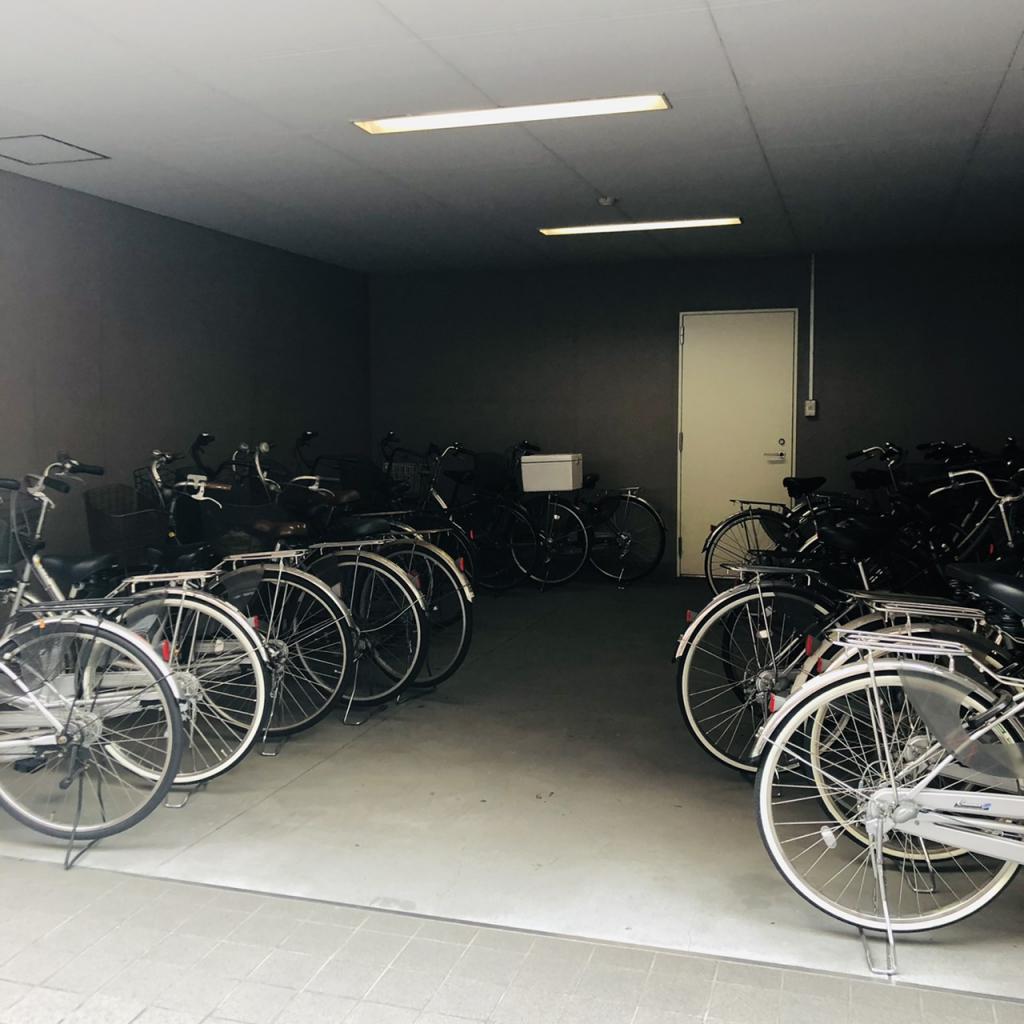 新京橋ビルの駐輪スペース