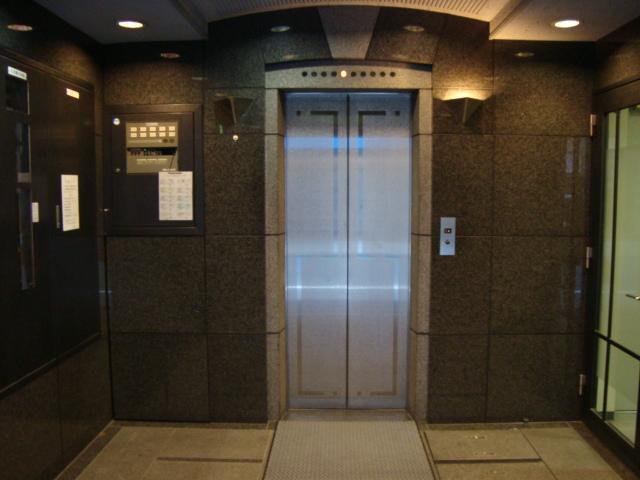 ＳＳビルのエレベーターホール