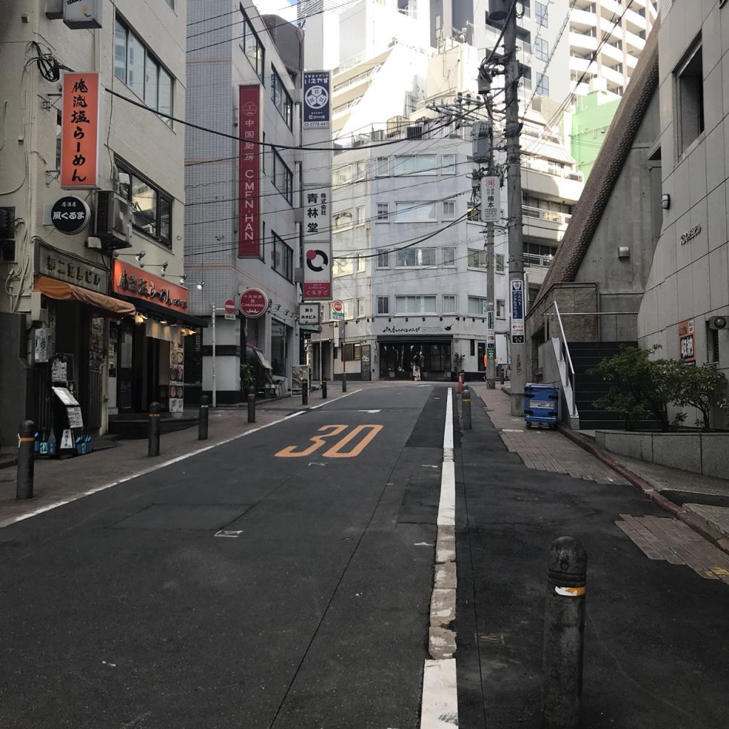 渋谷アサヒビルのビル前面道路