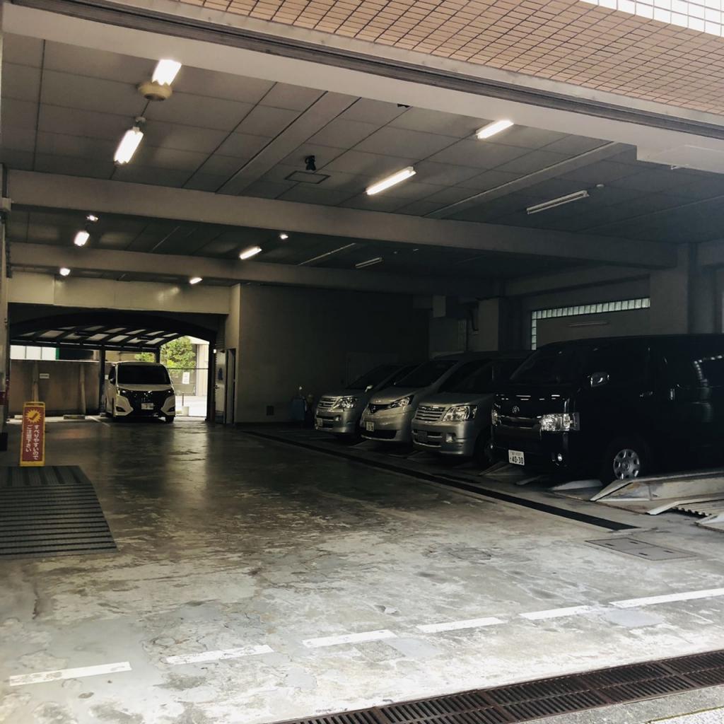 日本弘道会ビルの駐車場