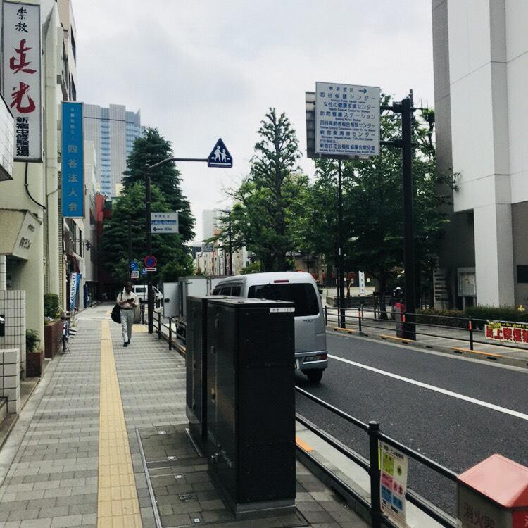 小澤印刷ビルのビル前面道路