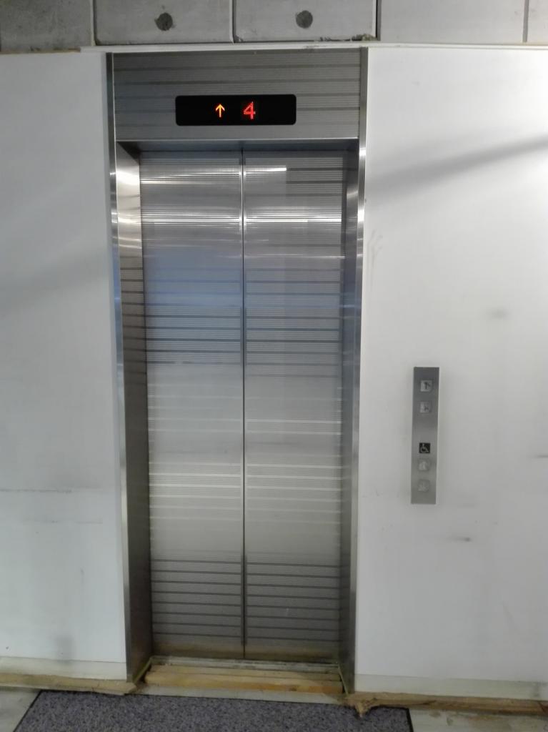全国燃料会館のエレベーター