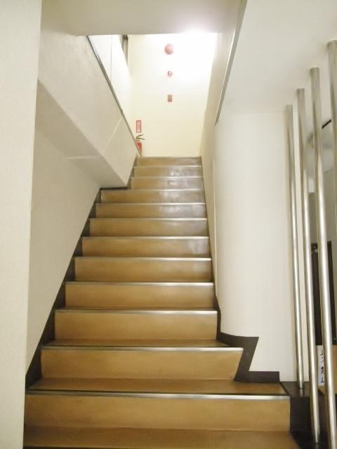 稲葉ビルの階段