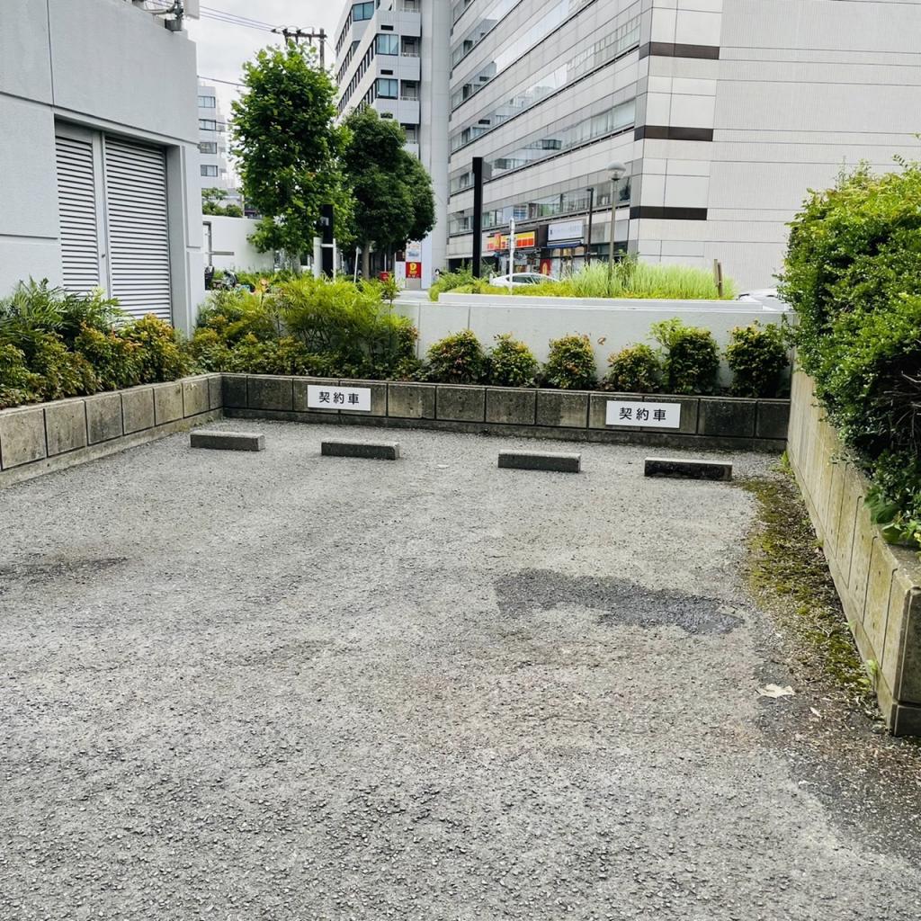 横浜西口ＫＮビルの駐車場