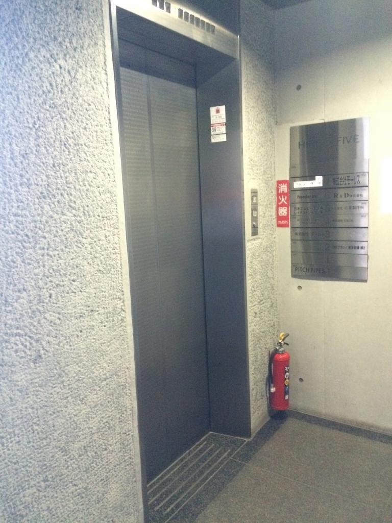 広尾ファイブビルのエレベーターホール