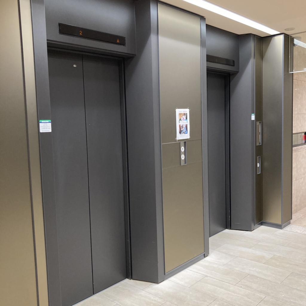 横浜エクセレントⅢのオフィス用エレベーター2基