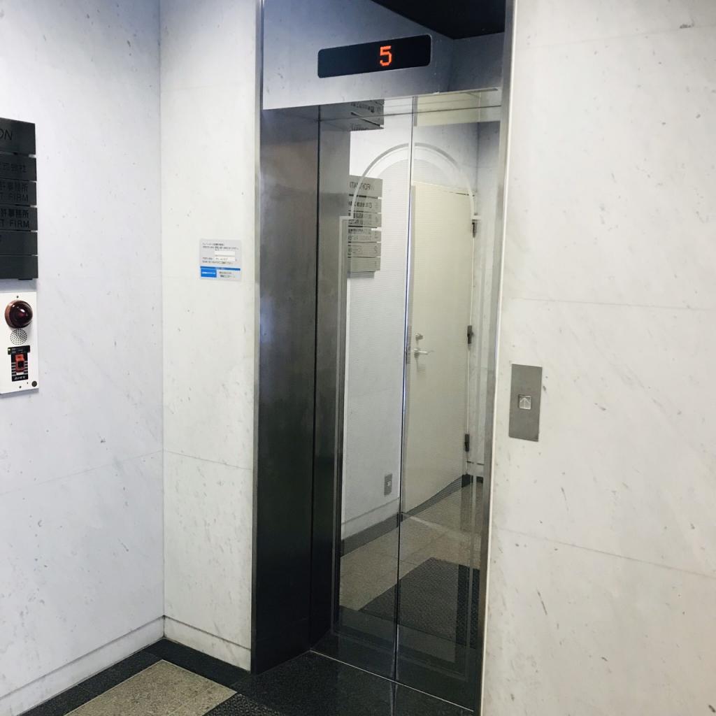 赤坂ウイングビルのエレベーター