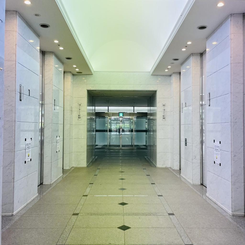 千種ニュータワービルのエレベーターホール