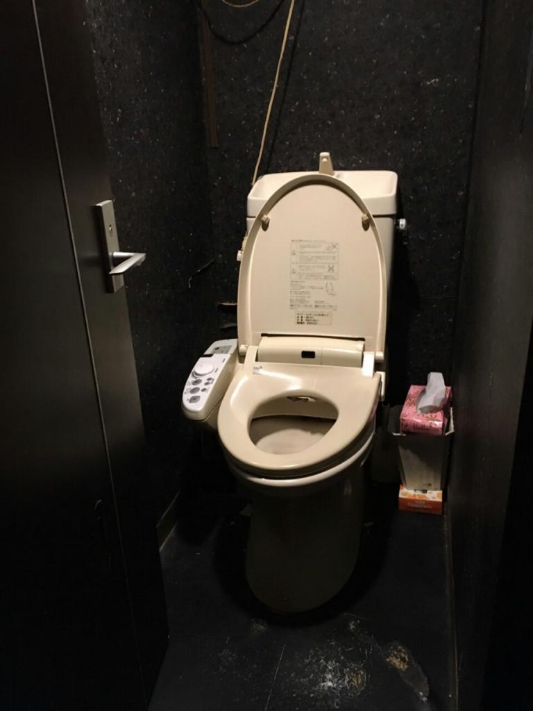 ウエノイレブンビルの10階トイレ