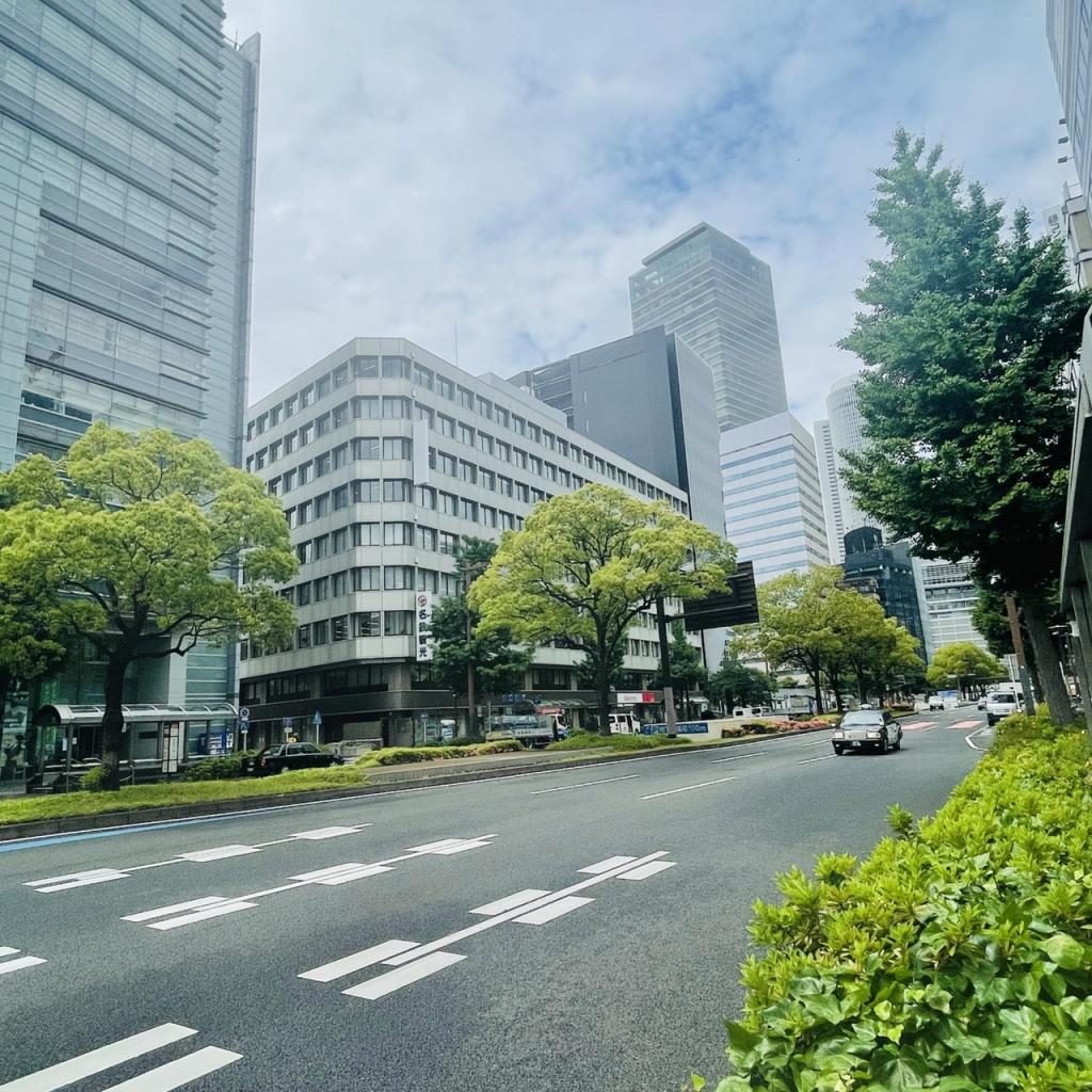 名古屋国際センタービルの前面道路