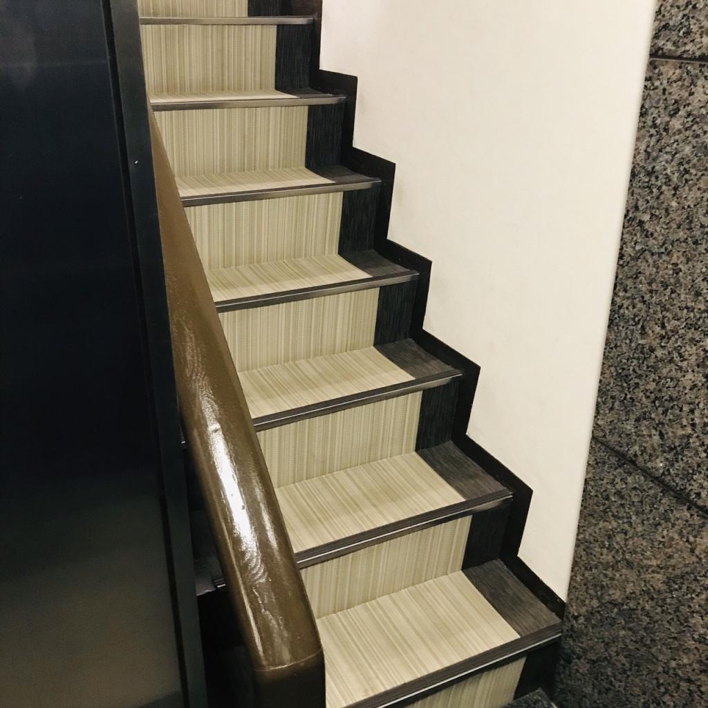 第１１赤坂葵ビルの階段