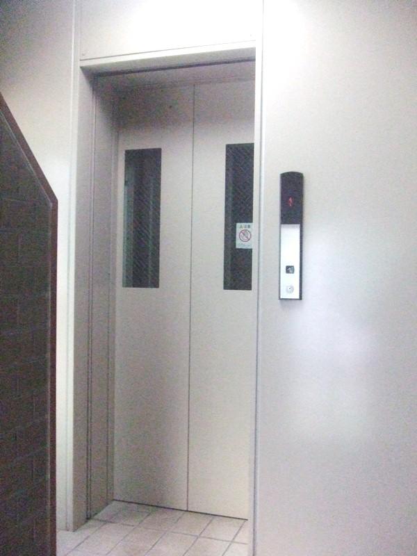 第二名川ビルのエレベーター