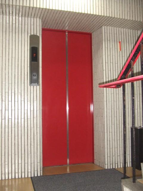 虎ノ門南ビルのエレベーター
