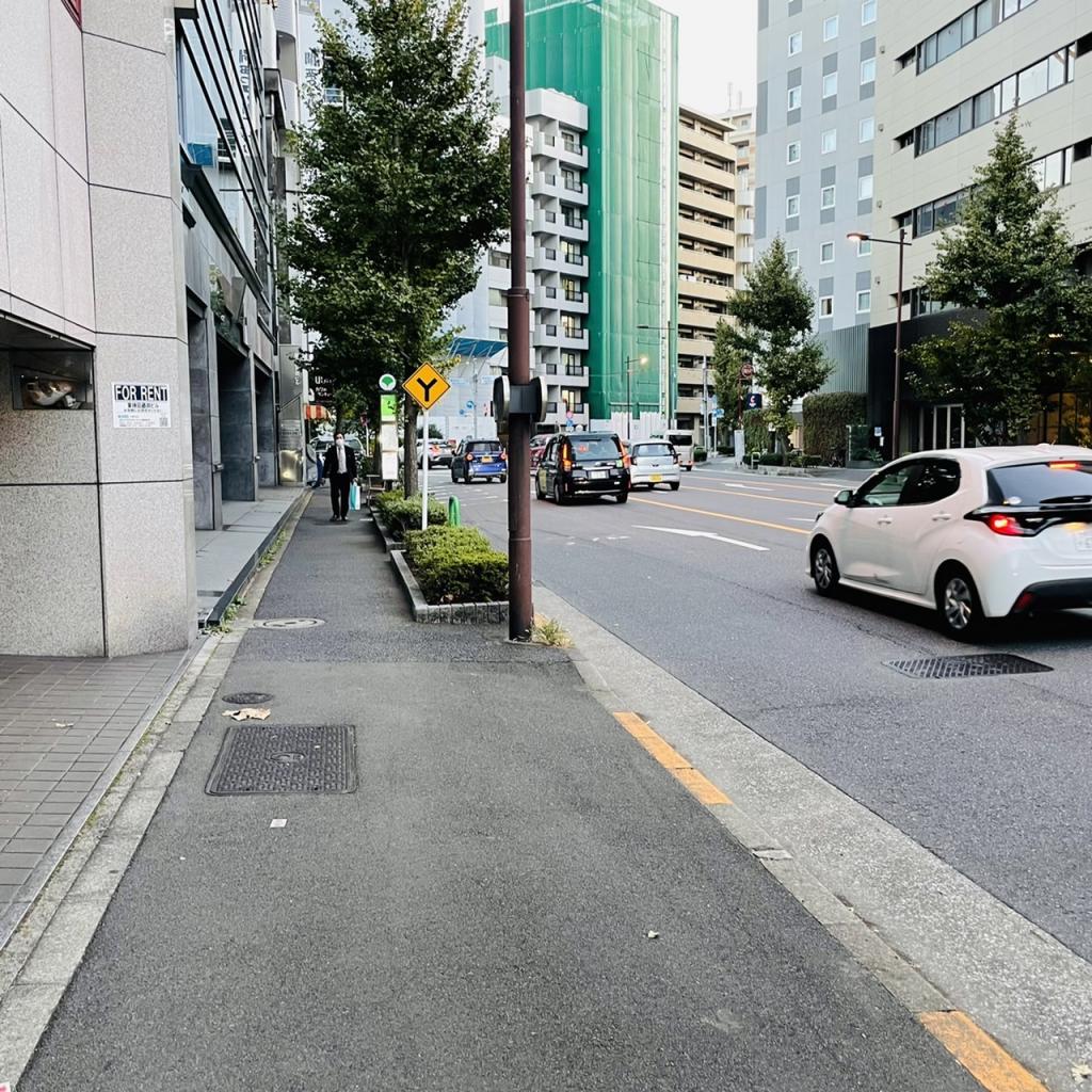 東神田藤井ビルのビル前面道路