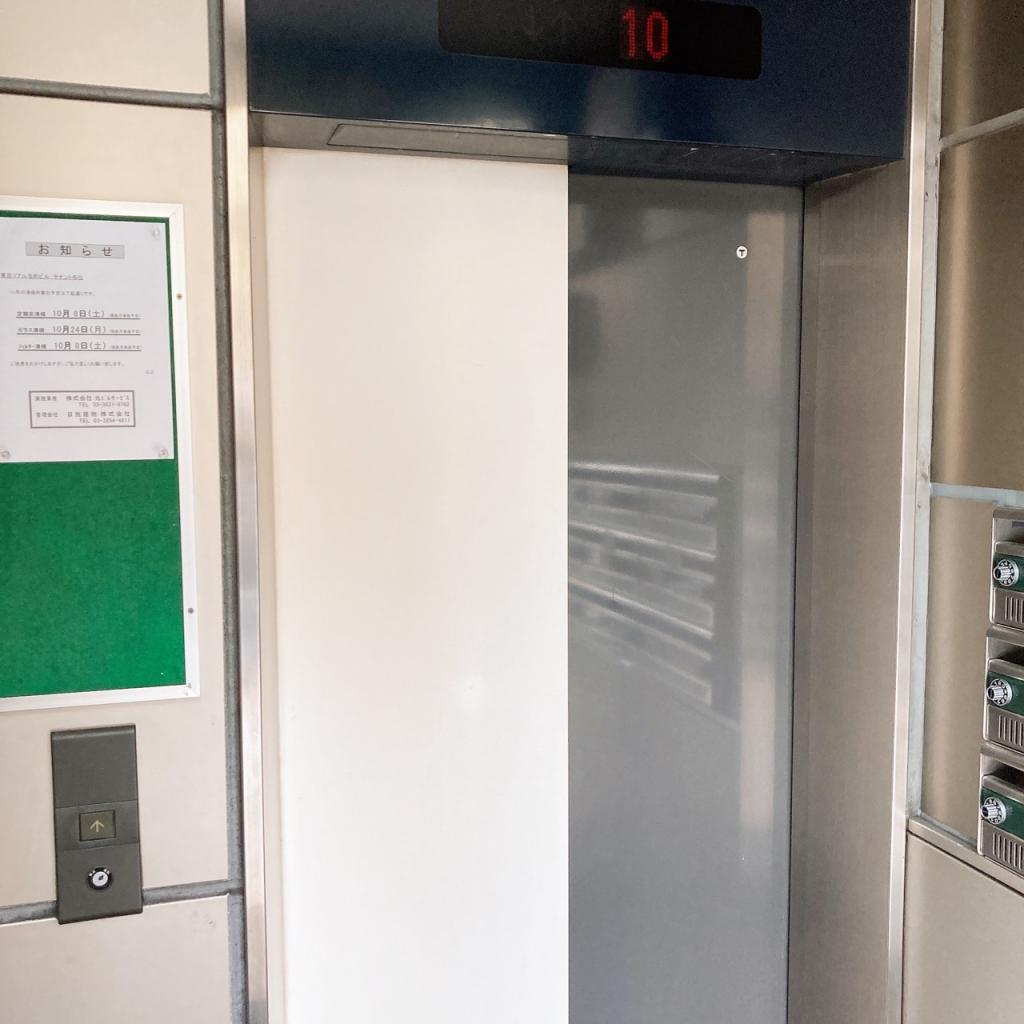 東京リアル宝町ビルのエレベーター