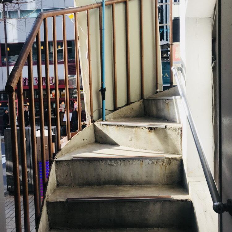 麹町サンゴビルの階段