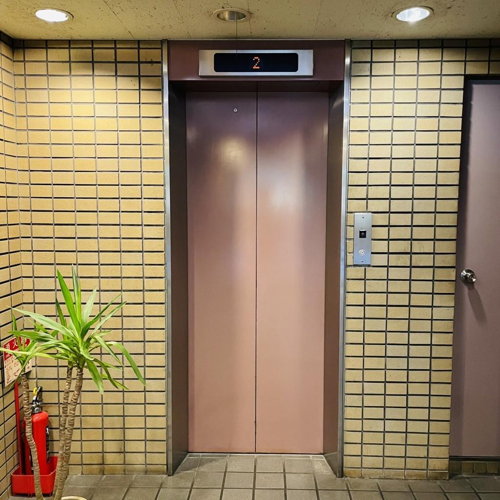 メイフェアビルのエレベーター