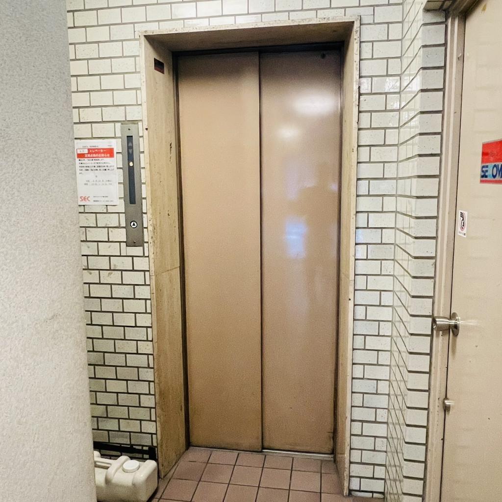 ミカタビルのエレベーター