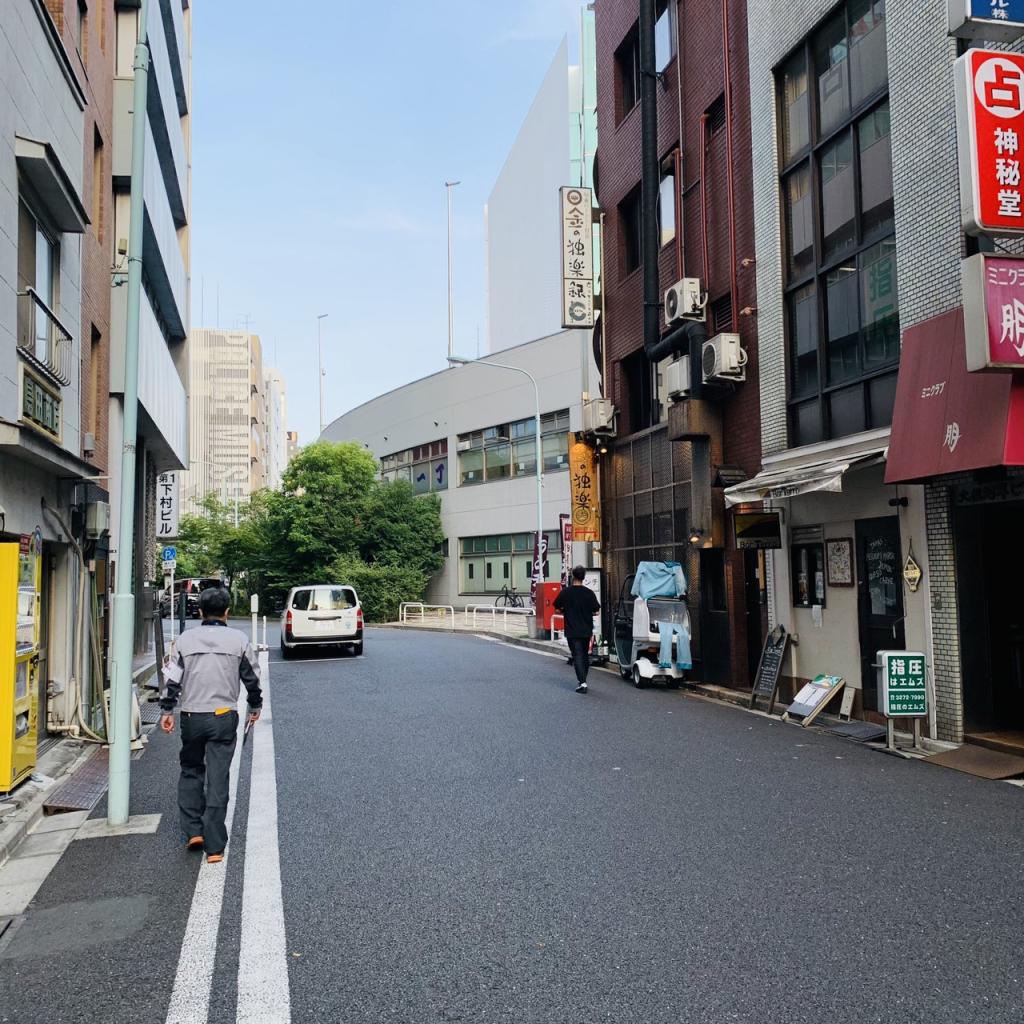 ＶＯＲＴ京橋のビル前面道路