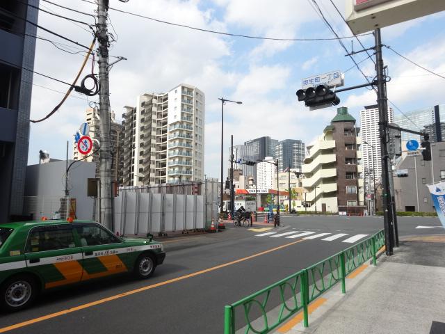 東京計量器中野坂上ビルのビル前面道路