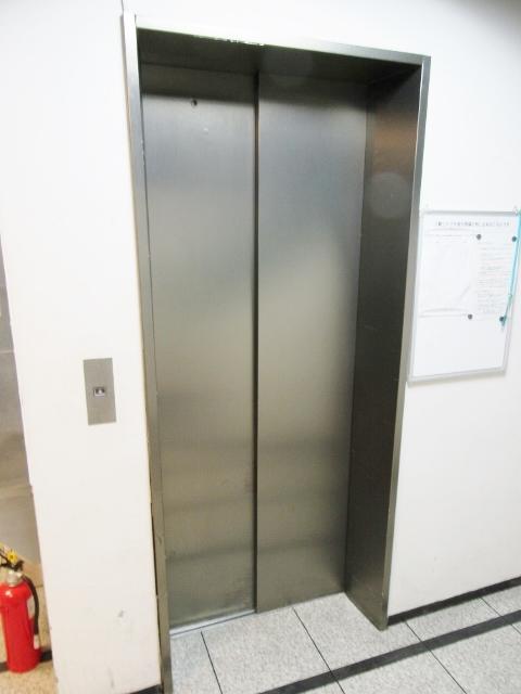 三銀ビルのエレベーター